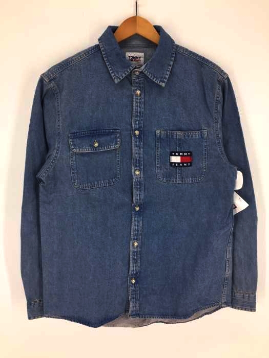 tommy jeans(トミージーンズ) ロゴワッペン付き デニムシャツ メンズ JPN：M