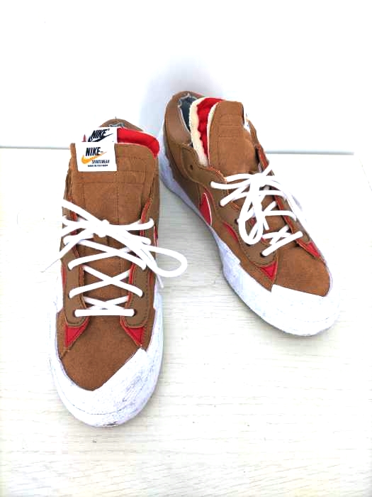 NIKE(ナイキ) BLAZER LOW SACAI LT BRITISH TAN/UNIVERSITY RED メンズ JPN：27