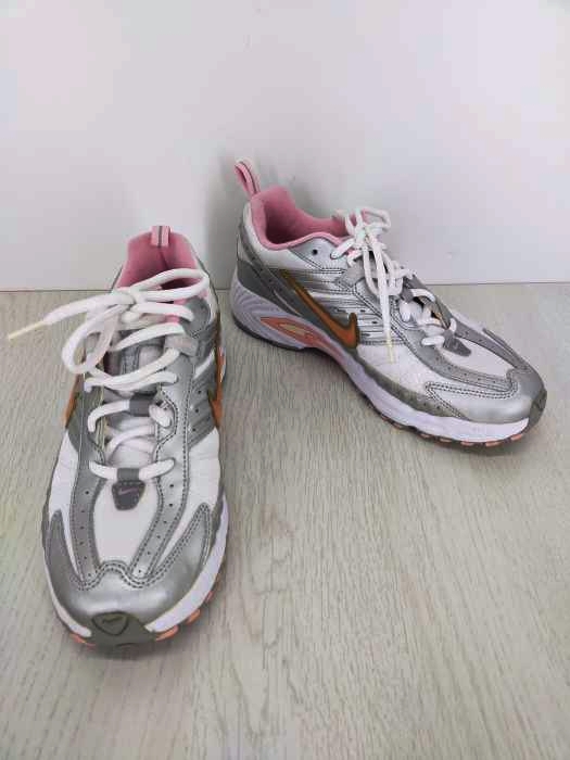 ナイキ NIKE BUTY DO BIEGANIA レディース JPN：24