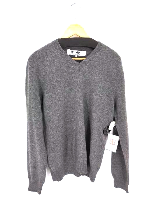 プレイコムデギャルソン PLAY COMME des GARCONS 袖ロゴ Vネックニット メンズ JPN：M