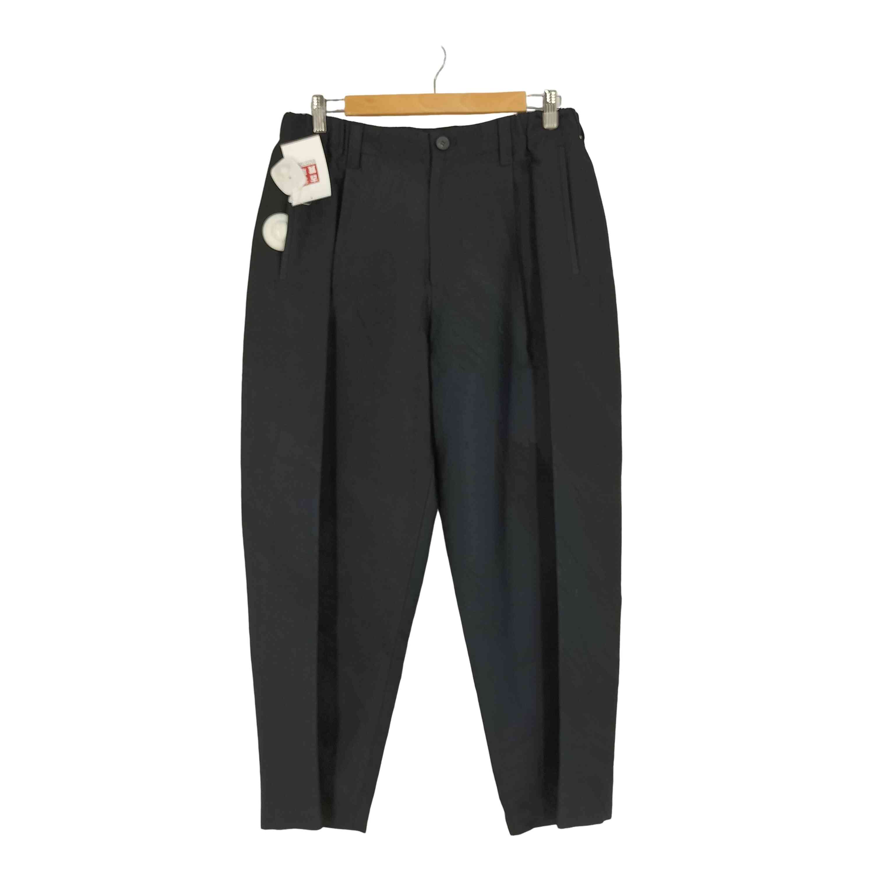 ISSEY MIYAKE MEN(イッセイミヤケメン) / ウール48% × レーヨン（ビスコース）30% × ポリエステル22% / 黒系 × 青系 / 総柄(その他柄) / (B)程度良好・使用感