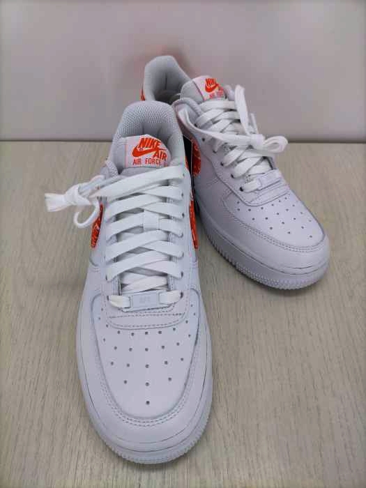 NIKE(ナイキ) 2022 AIR FORCE 1 07 ESS WHITE/RUSH ORANGE-WHITE レディース JPN：24.5