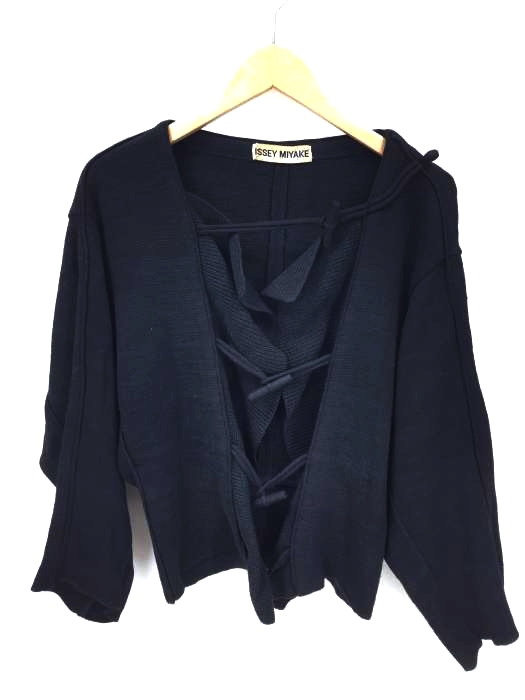 ISSEY MIYAKE(イッセイミヤケ) トグルレーヨン混カーディガン レディース JPN：M