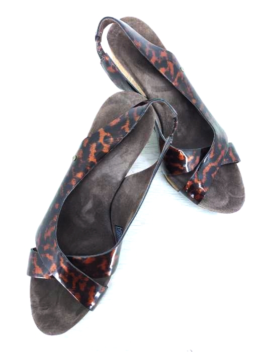 アグ UGG エナメルウッドチップサンダル 1926 HAZEL Tortoise レディース JPN：23