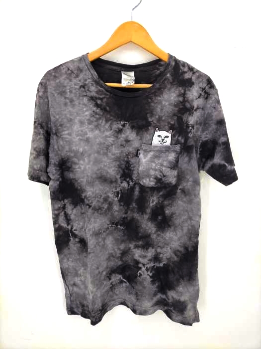 RIPNDIP(リップンディプ) 胸ポケタイダイ柄クルーネックTシャツ メンズ JPN：L