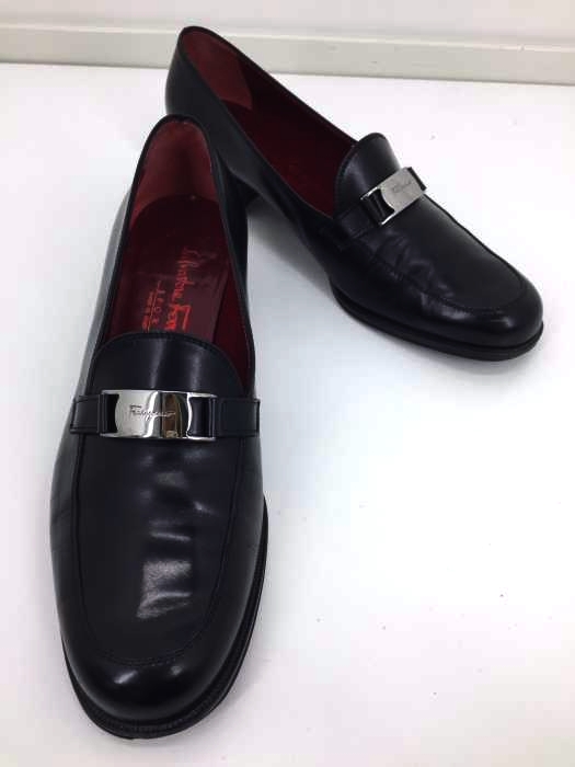Salvatore Ferragamo(サルヴァトーレフェラガモ) プレート パンプス レディース  無
