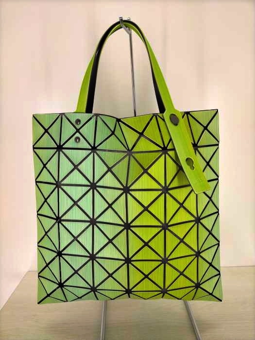 【新品未使用】販売証明書あり　BAOBAO Isseymiyake プリズム Bao Bao Issey Miyake Prism metallic-finish Tote Bag | Silver