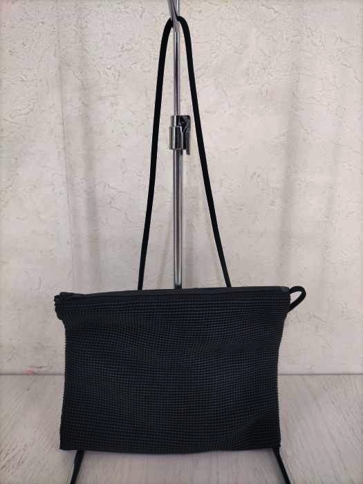 me ISSEY MIYAKE(ミー イッセイミヤケ) プリーツ加工サコッシュ me ISSEY MIYAKE(ミー イッセイミヤケ) プリーツ加工サコッシュ