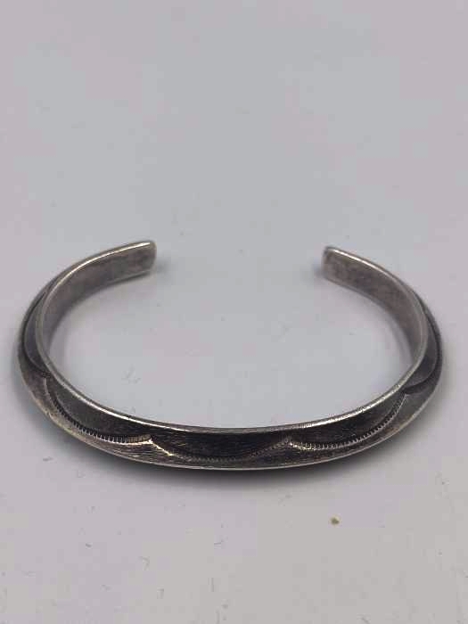 ユーズドフルギ USED古着 Tahe ナバホ族 Sterling刻印 バングル メンズ 表記無