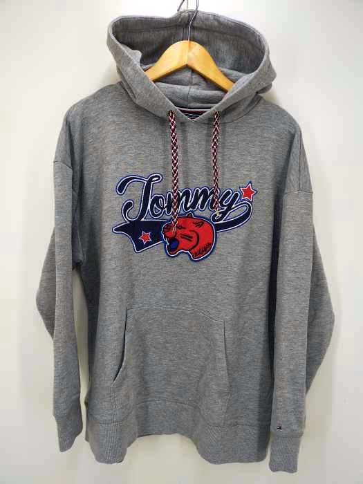 TOMMY HILFIGER（トミーヒルフィガー） Applique Hoodie In Grey ワッペンロゴパーカー メンズ トップス スウェット・トレーナー