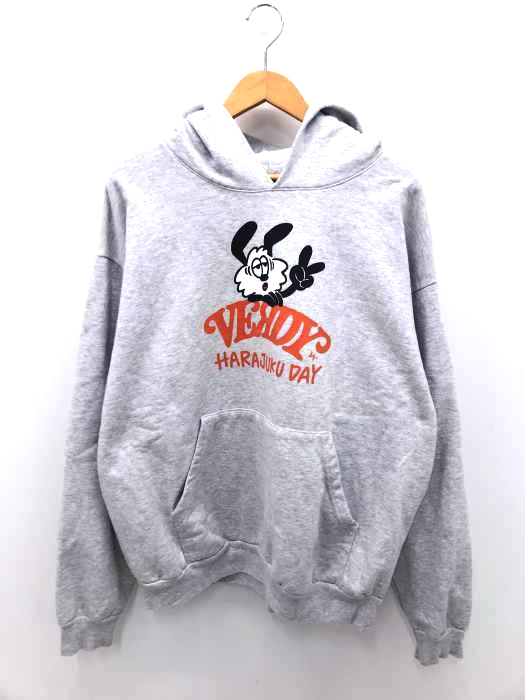 VERDY（ヴェルディ） 19AW VERDY HARAJUKU DAY  プルオーバーパーカー メンズ トップス パーカー